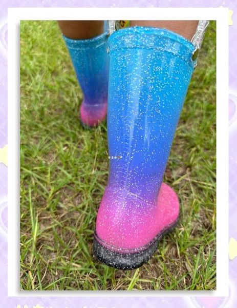 雨中游玩安全吗_雨中游玩穿什么