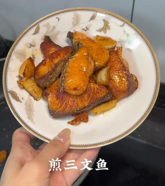 家常三文鱼怎么做_三文鱼煎多久才熟