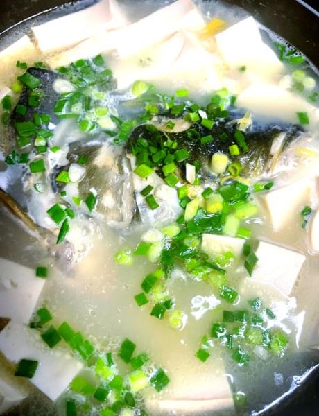 鱼头豆腐汤怎么做_鱼头豆腐汤的做法窍门