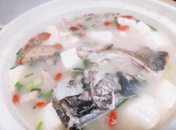 鱼头豆腐汤怎么做_鱼头豆腐汤的做法窍门