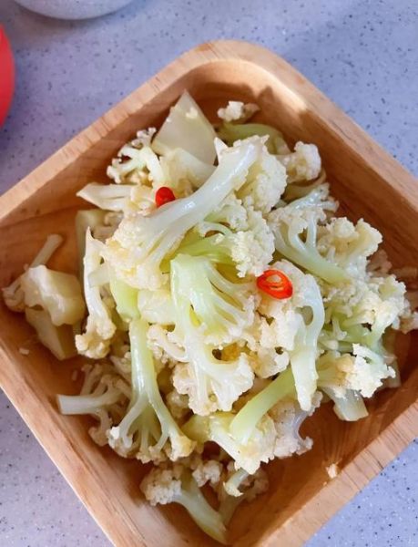 凉拌菜花怎么做才脆爽_家常做法需要焯水吗