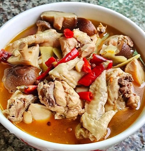 鸡怎么炖好吃又营养_鸡的品种哪种适合煲汤