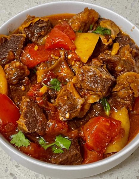 土豆炖牛腩怎么做_牛腩炖多久才软烂