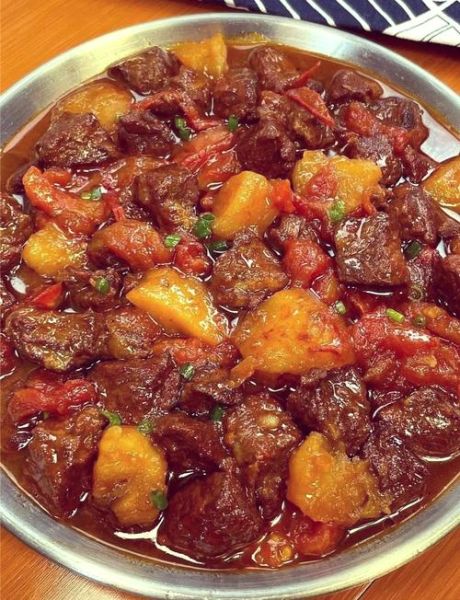 土豆炖牛腩怎么做_牛腩炖多久才软烂