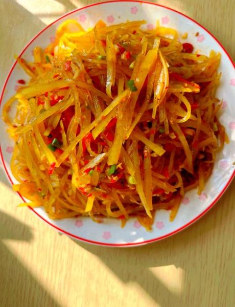 凉拌土豆丝怎么做才脆_凉拌土豆丝要不要焯水