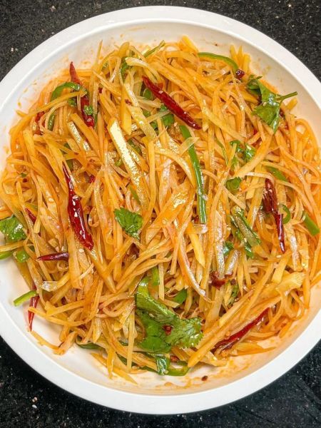 凉拌土豆丝怎么做才脆_凉拌土豆丝要不要焯水