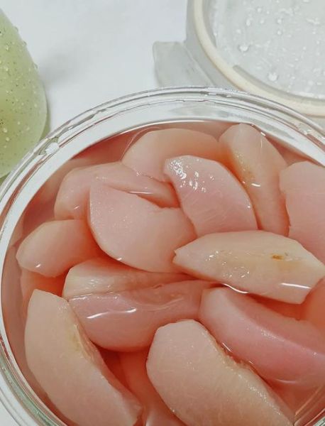 蒸桃子怎么做_蒸桃子要不要去皮