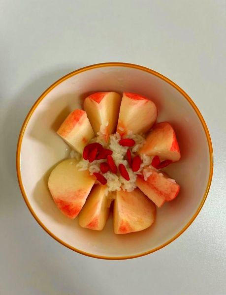 蒸桃子怎么做_蒸桃子要不要去皮