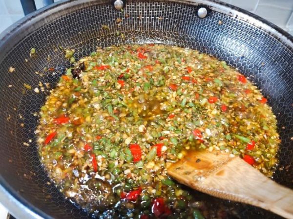 青辣椒酱怎么做_青辣椒酱的家常做法