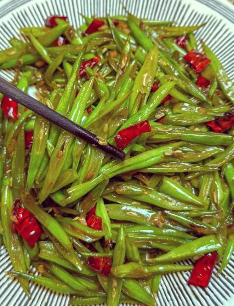 干煸豇豆怎么做_干煸豇豆用不用焯水