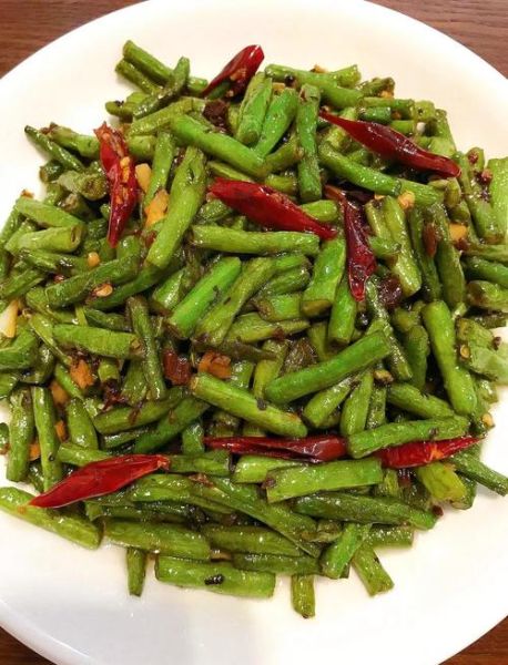 干煸豇豆怎么做_干煸豇豆用不用焯水