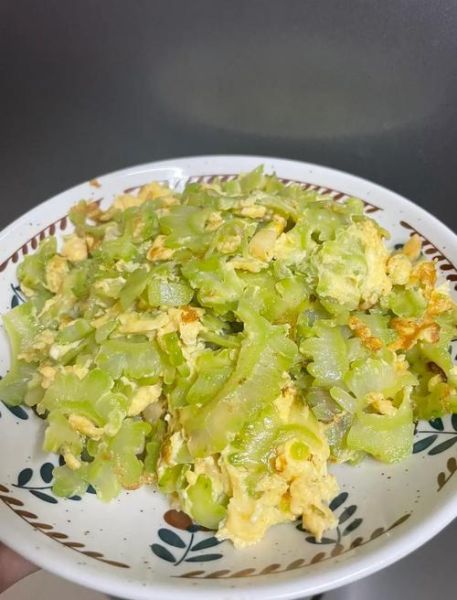 苦瓜炒蛋怎么做不苦_苦瓜炒蛋家常做法步骤