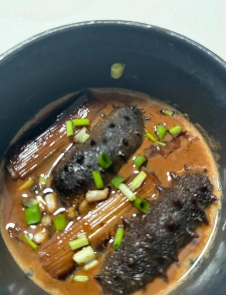 葱烧海参怎么做_海参焯水还是直接烧