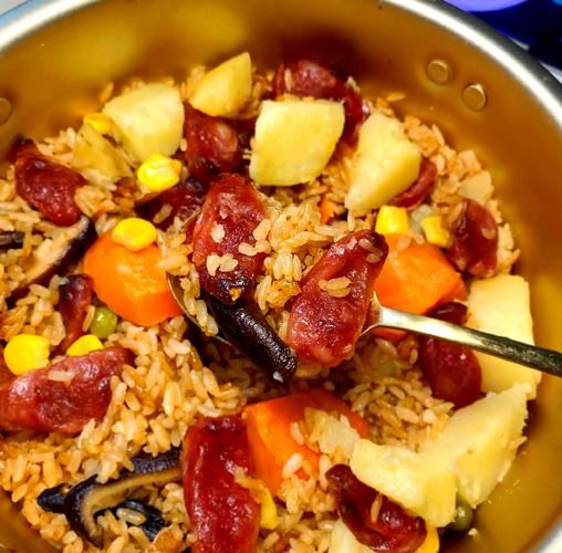 电饭煲做腊肉饭的做法_腊肉饭怎么做才香