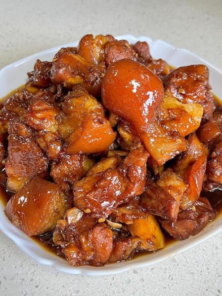 猪肘子怎么做好吃_红烧猪肘子最正宗的做法