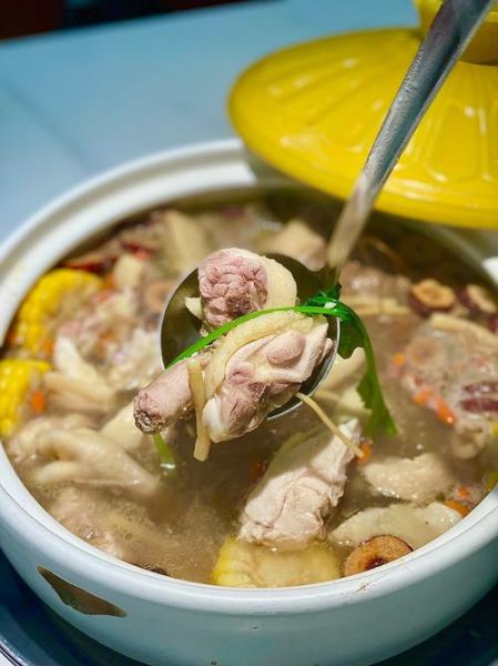 五指毛桃煲鸡汤的做法_五指毛桃鸡汤功效与禁忌