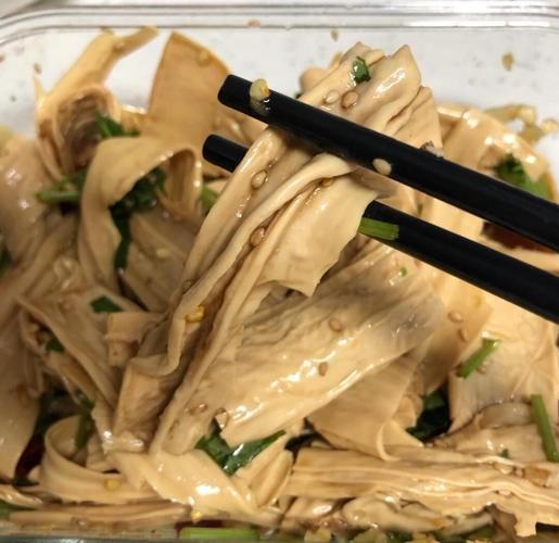 凉拌腐竹怎么做好吃_凉拌腐竹要不要焯水