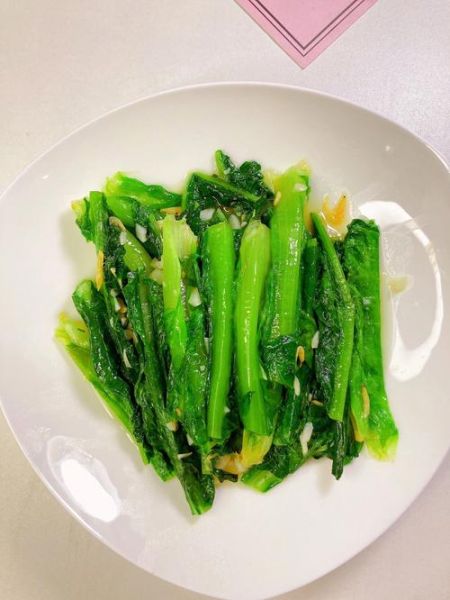 清炒油麦菜怎么炒才翠绿_油麦菜要不要焯水