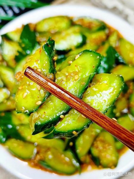 拍黄瓜怎么做才好吃_拍黄瓜要不要焯水