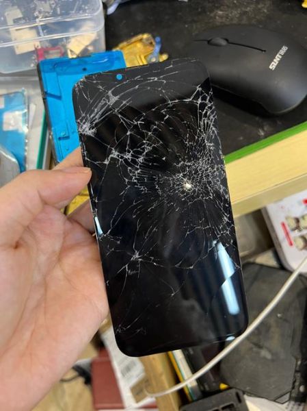 手机内屏坏了还能用吗_外屏碎了要换整个屏幕吗