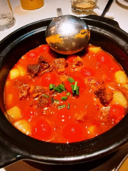 番茄炖牛肉怎么炖才软烂_番茄炖牛腩需要焯水吗