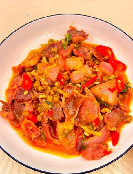 酸豆角炒鸡胗怎么做_鸡胗焯水几分钟才脆