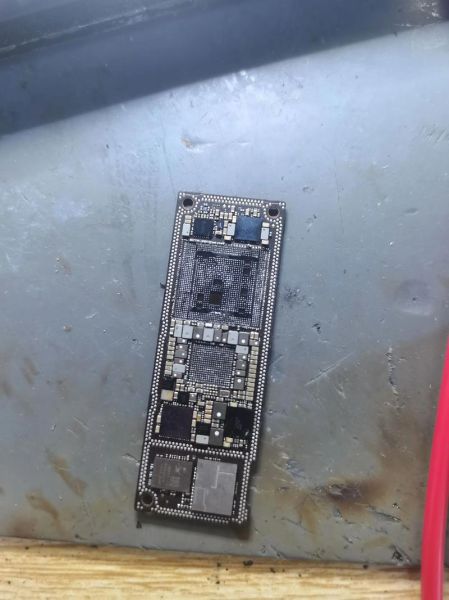 苹果手机换主板多少钱_苹果主板坏了值得修吗