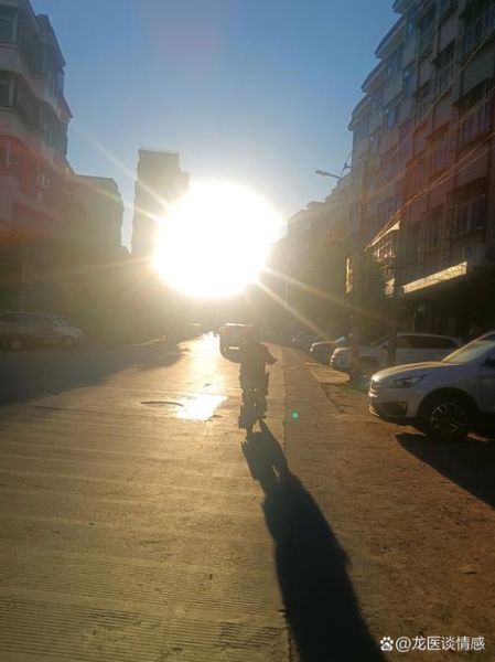 金灿灿的太阳为什么那么亮_金灿灿的太阳代表什么寓意