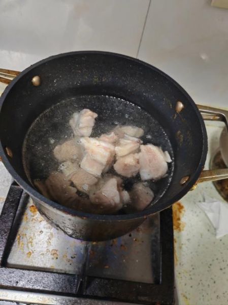 牛腩怎么炖才软烂入味_牛腩焯水用冷水还是热水