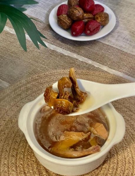 松茸煲汤最佳做法_松茸煲汤用什么锅