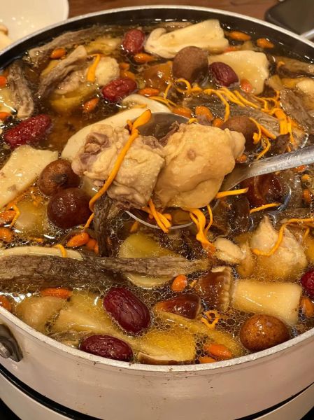 松茸煲汤最佳做法_松茸煲汤用什么锅