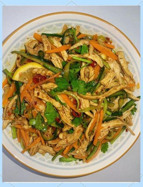 凉拌鸡丝怎么做好吃_凉拌鸡丝用鸡胸肉还是鸡腿肉