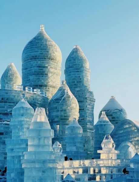 冰天雪地旅游去哪好_如何保暖又省钱