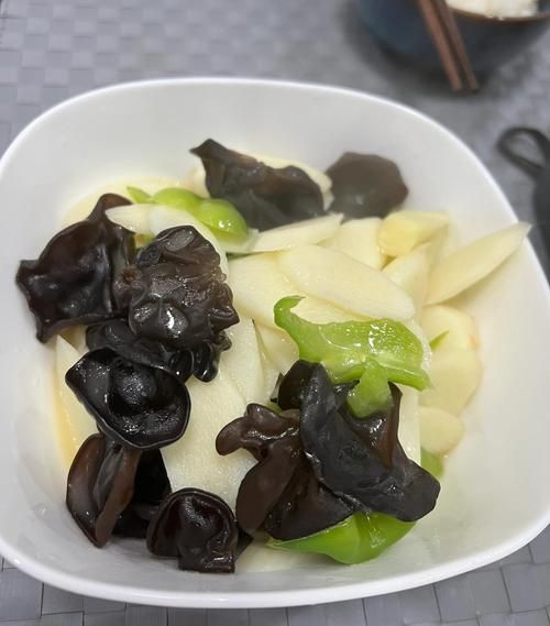 木耳怎么炒才脆_木耳炒多久才熟