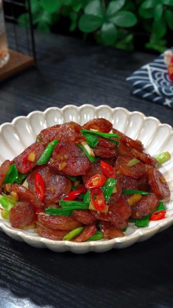 炒香肠的家常做法_香肠怎么炒才好吃