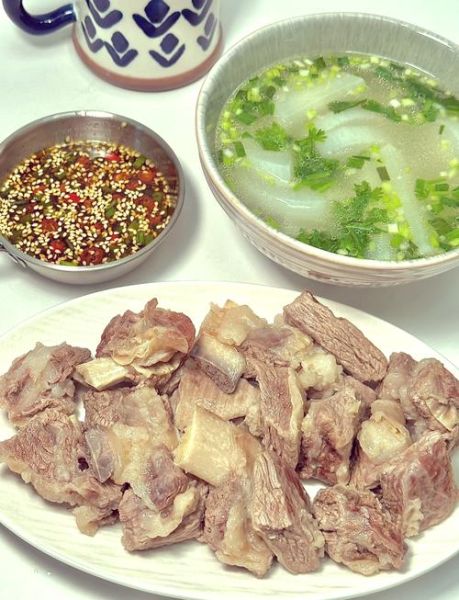 牛骨头怎么炖好吃_家常牛骨头汤做法