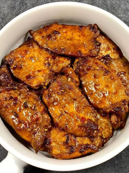 孜然鸡胸肉怎么做_鸡胸肉腌制多久才入味