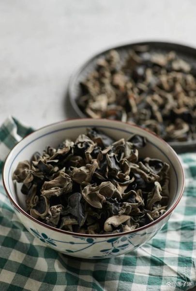木耳怎么泡发才脆_家常炒木耳做法