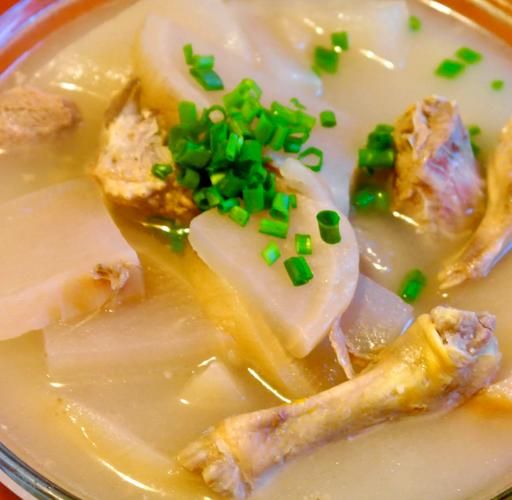 酸萝卜老鸭汤怎么做_老鸭汤需要焯水吗