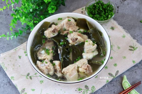 海带炖排骨怎么做_海带炖排骨需要焯水吗