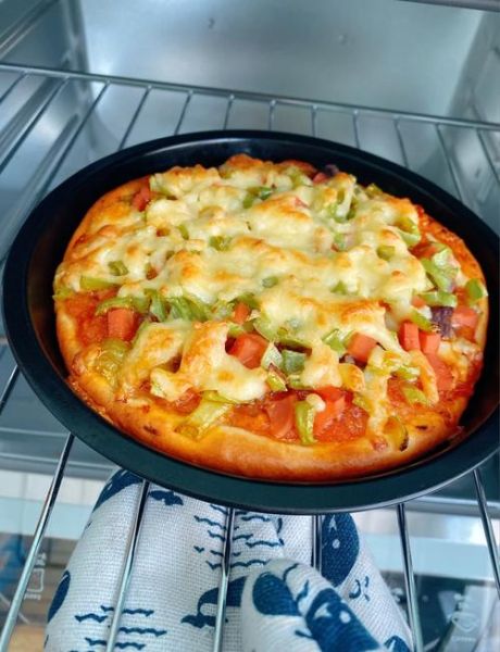 披萨饼的做法_家庭烤箱怎么做披萨