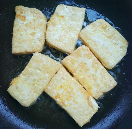 豆腐煎鸡蛋怎么做_鸡蛋裹豆腐先煎还是先炒