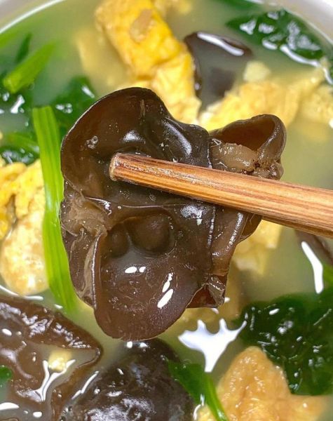 木耳鸡蛋汤怎么做_木耳鸡蛋汤的功效与禁忌