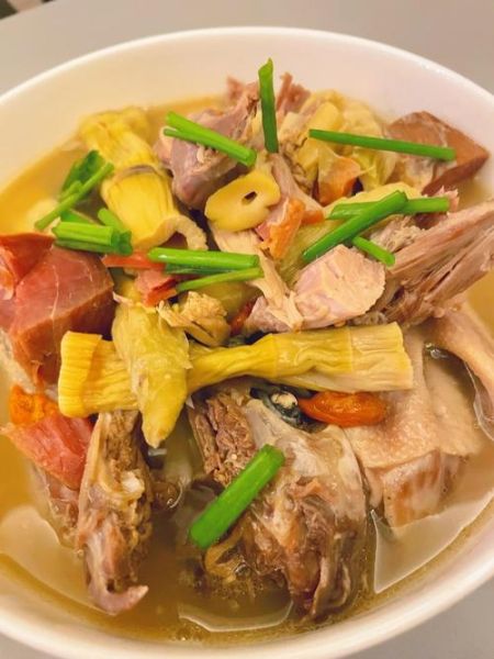 笋干老鸭煲怎么做_笋干老鸭煲的家常做法