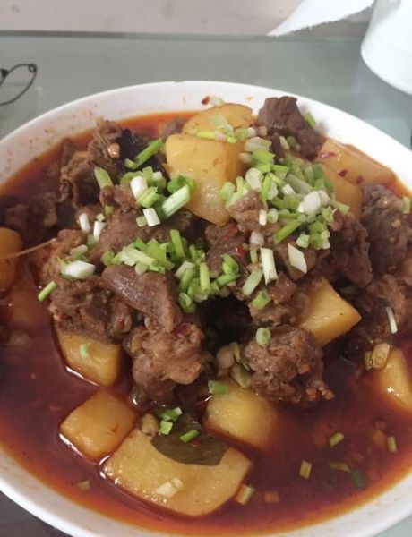 牛肉炖土豆家常做法_牛肉炖土豆怎么做好吃又烂
