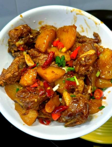 土豆烧排骨怎么做_土豆烧排骨的家常做法