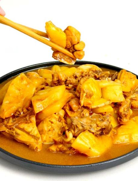 菠萝鸡怎么做_菠萝鸡需要焯水吗