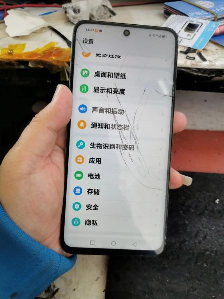 手机屏幕碎了怎么办_换屏价格一般多少