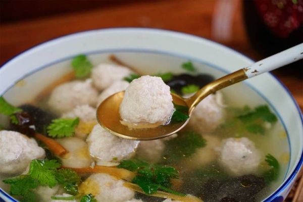 汆丸子汤的家常做法_怎样让丸子不散