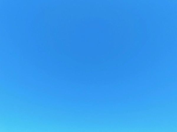 明朗的天空怎么形容_明朗的天空是什么颜色